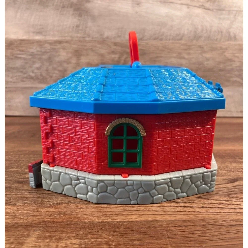 Learning Curve Thomas & Friends Roundhouse/Turntable Folding Carry Case 2002